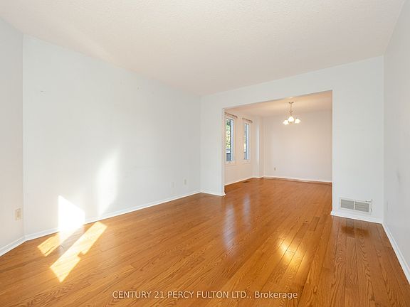 2nd image of 2 Pennybrook Ln