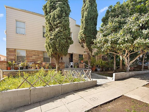 2nd image of 329 N Mariposa Ave