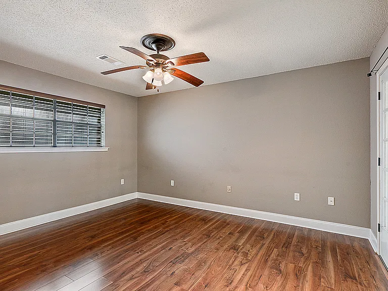 1915 S Jahncke Ave — Photo 8