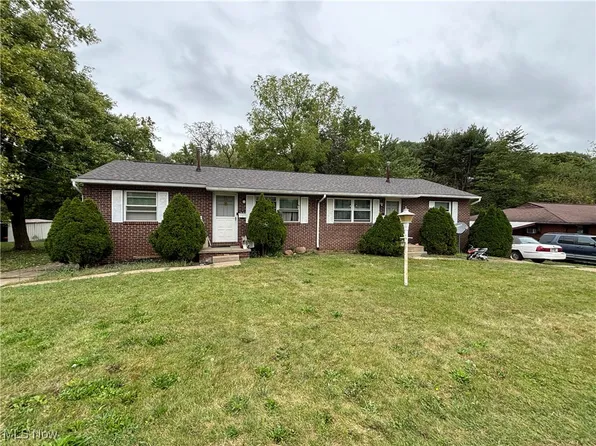 2441 45th St NW, Canton, OH 44709