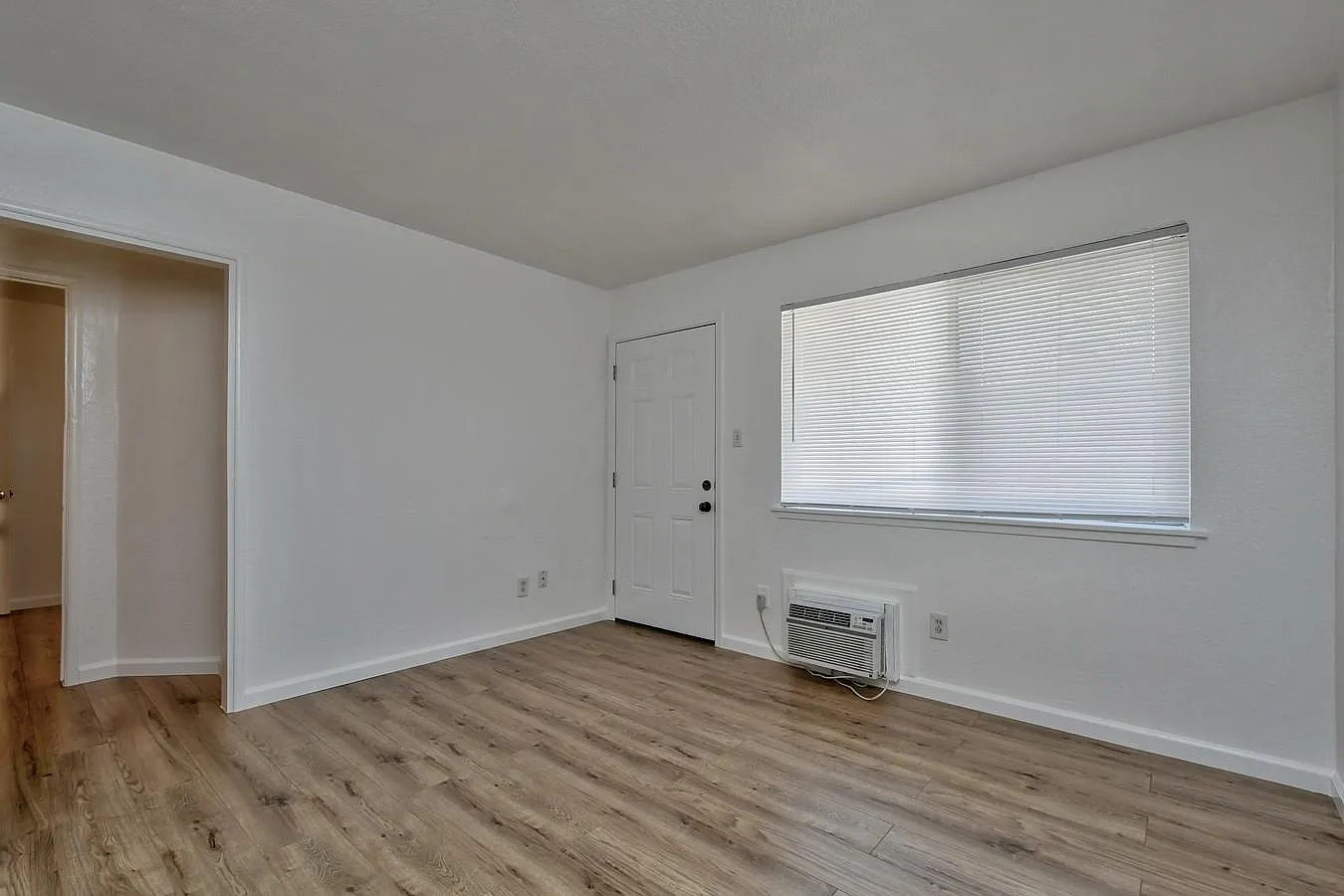 1 bed, 450 sqft, $1,275 — Photo 2