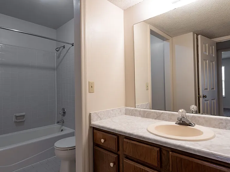 Tusculum Square Apartments and Townhomes — Photo 6