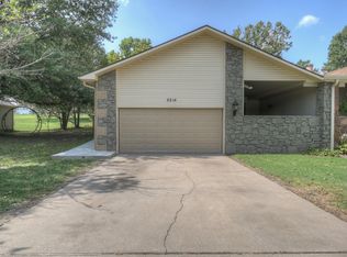 2214 Country Club Dr, Joplin, MO 64804