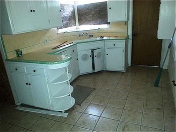 2nd image of 2977 E Carmen Ave