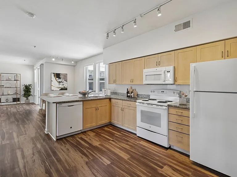 Park Avenue West — Photo 28