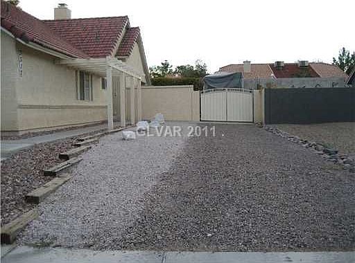 2nd image of 3317 Hyannis Cir