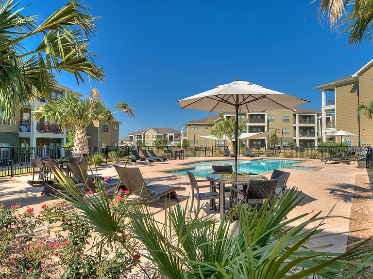 La Contessa Apartments — Photo 15