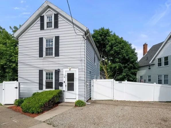 8 Pulaski St, Peabody, MA 01960