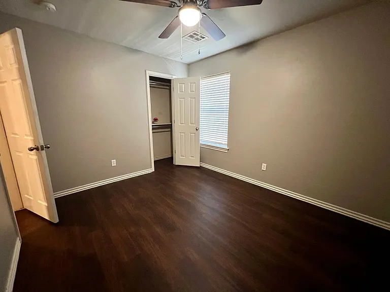 1113 Greenfield Ave — Photo 23
