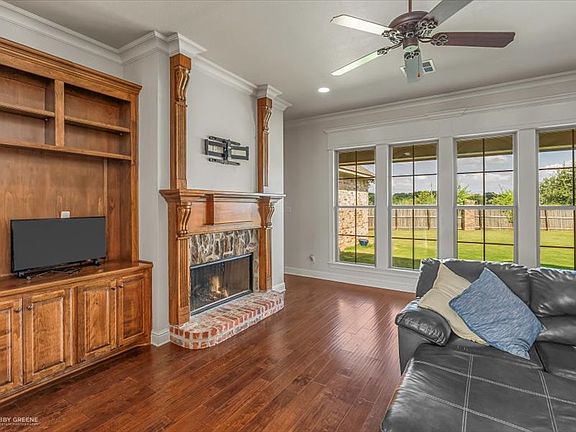 3rd image of 218 Roanoke Cir
