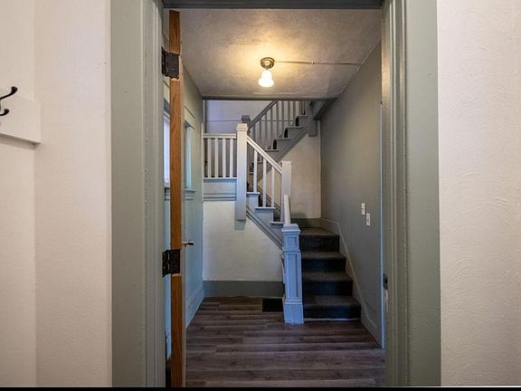 2nd image of 325 Burr Oak St