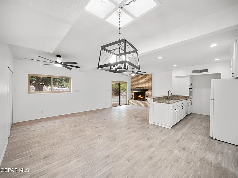 5205 Nome Ave — Photo 8