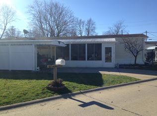 11 Ash Dr, Olmsted Twp, OH 44138