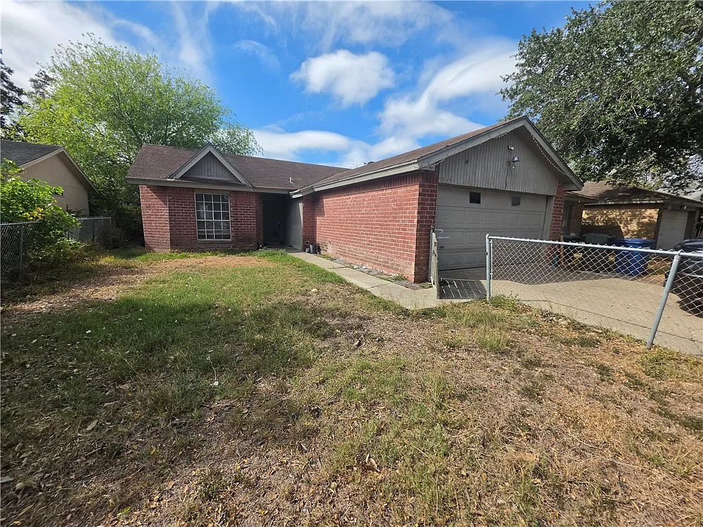 3 bed, 1035 sqft, $1,495 — Photo 1