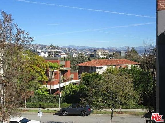 4th image of 437 Shirley Pl APT D
