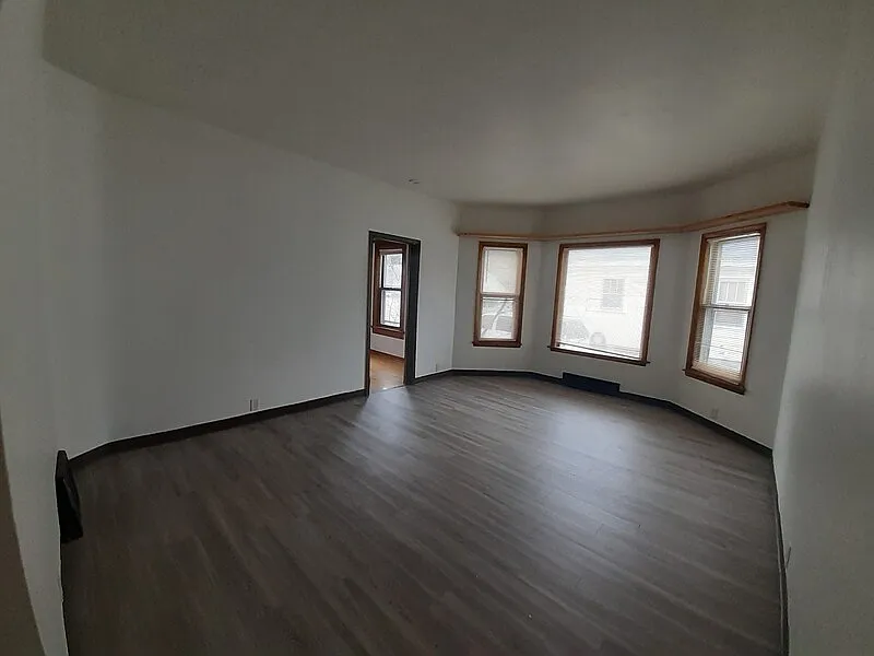 3 bed, 1.0 bath, $999 — Photo 3