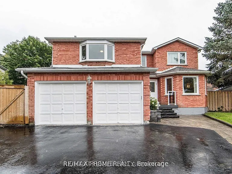 376 Kelly Cres #MAIN — Photo 1