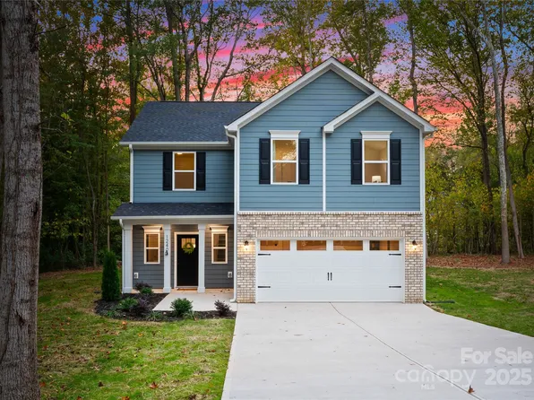 9709 Forest Dr, Charlotte, NC 28216