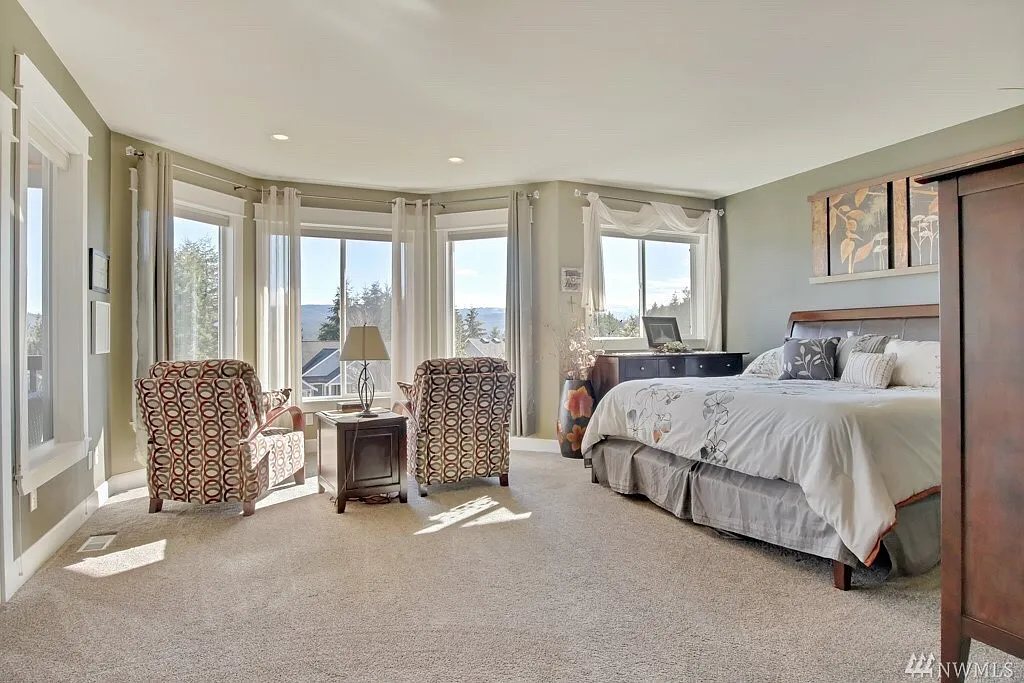 4 bed, 3.5 bath, 4500 sqft, $4,500 — Photo 4