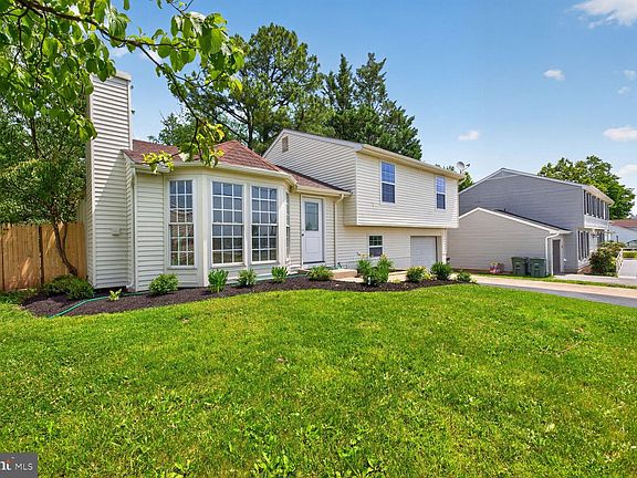 2nd image of 1309 Butterfly Ln