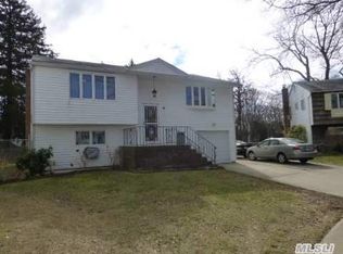 14 Vilno Ct, Huntington Station, NY 11746