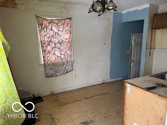 3rd image of 938 N Livingston Ave