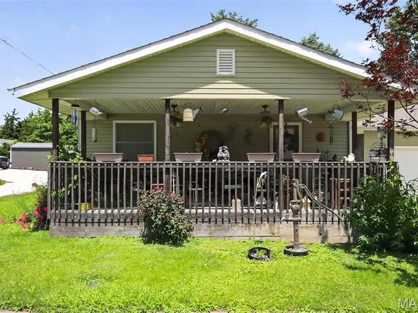 210 W Crane St, Pittsfield, IL 62363