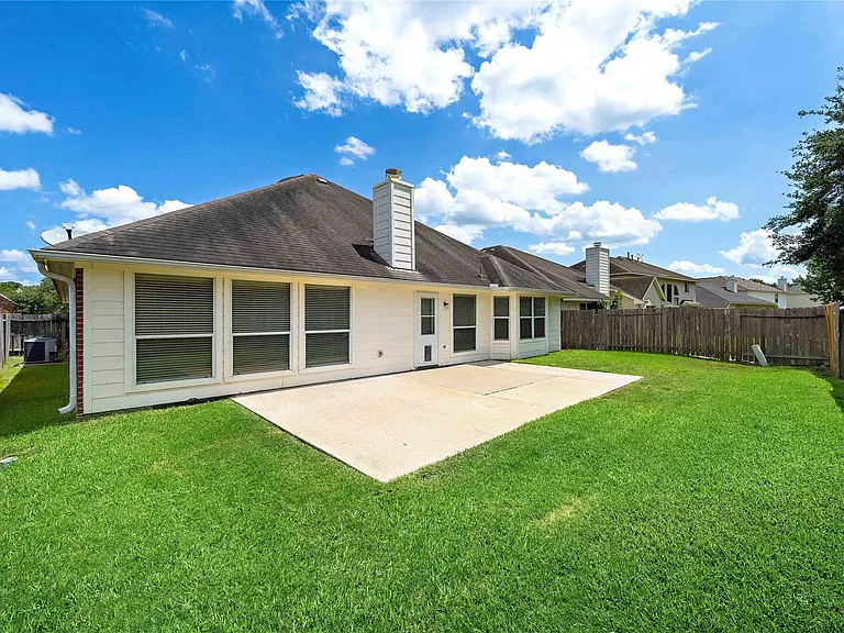 9010 Carriage Point Dr — Photo 11