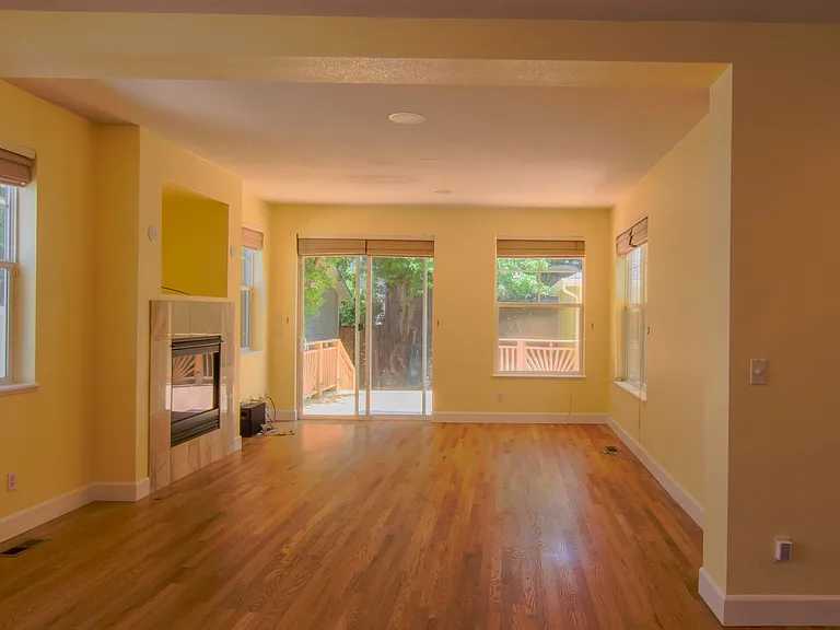 2684 Willow St — Photo 10