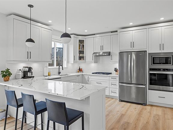 5th image of 150 Cabot Ct