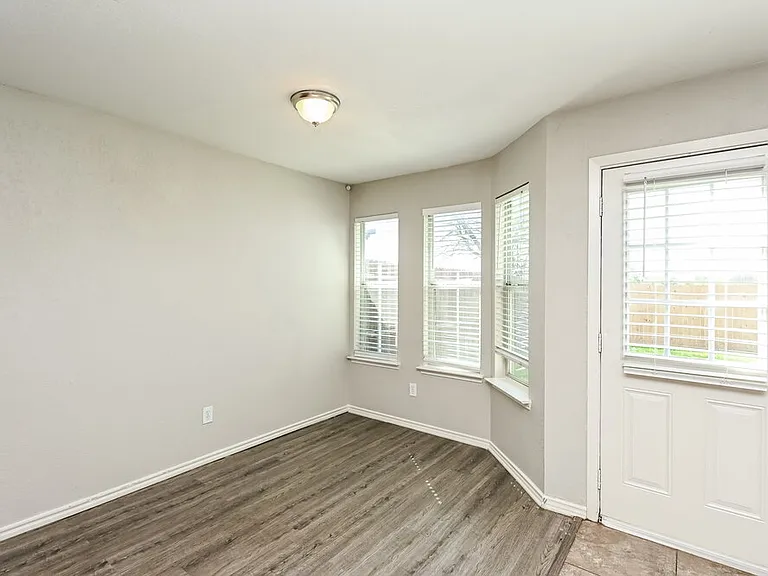 1424 Pine Ln — Photo 7