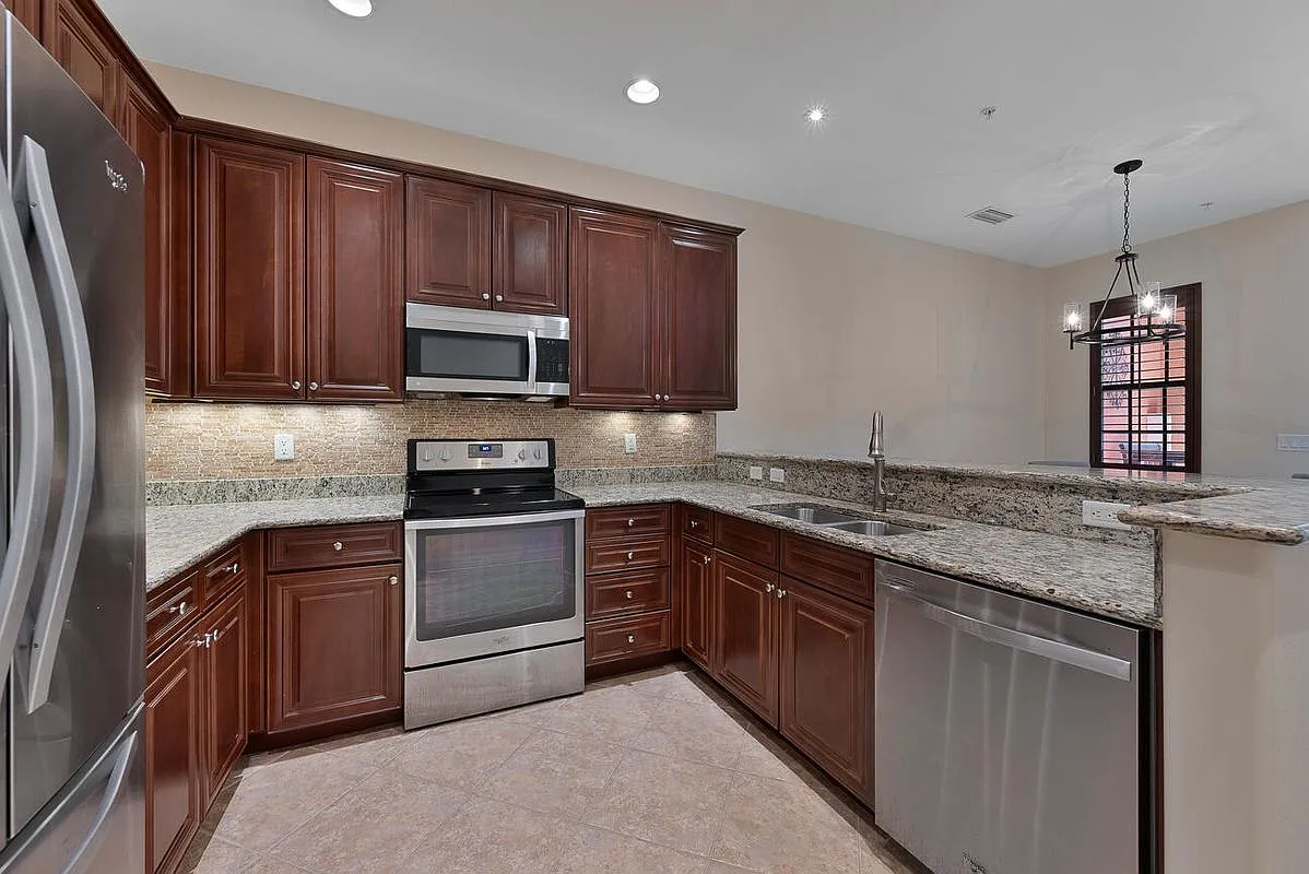 3 bed, 3.0 bath, 1733 sqft, $2,750 — Photo 3