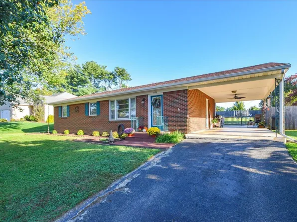 1024 Broad Hill Dr, Vinton, VA 24179