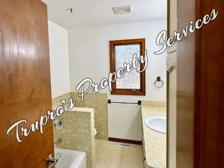 2715 E Shawnee Rd — Photo 15