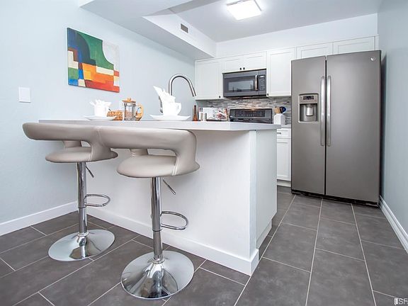 4th image of 7102 Admiralty Ln