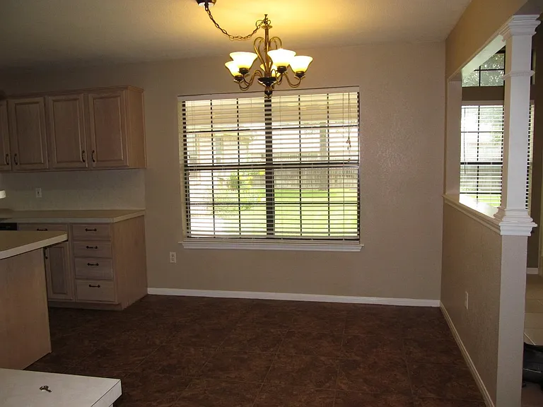 602 Northcliffe Dr — Photo 8