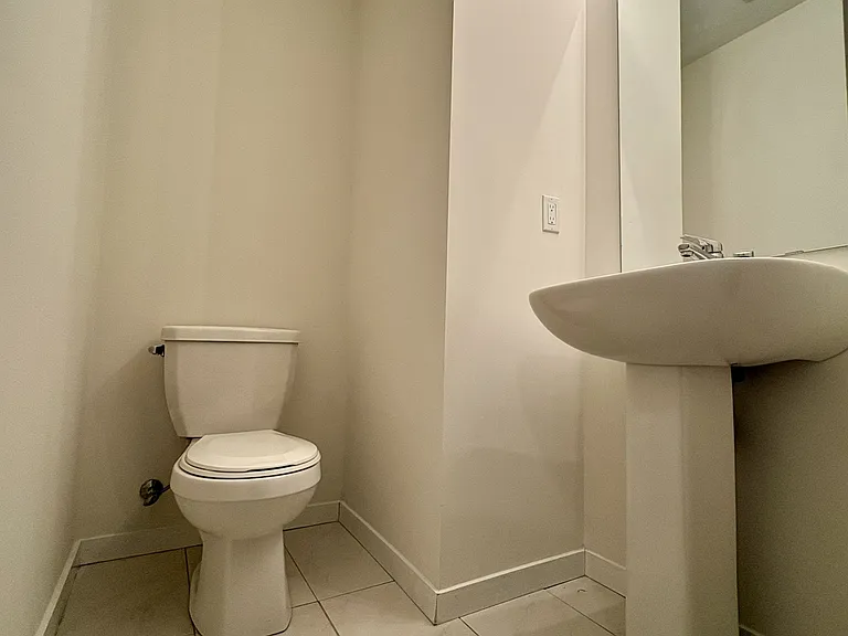 400 Alex Gardner Cir #83 — Photo 8