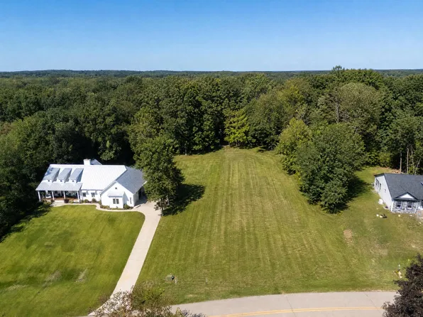 412 Midlakes Blvd #6, Plainwell, MI 49080
