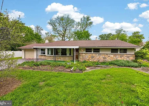 221 Hillside Dr Photo 1
