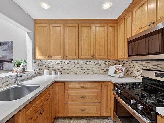 4th image of 3015 Arlington Dr