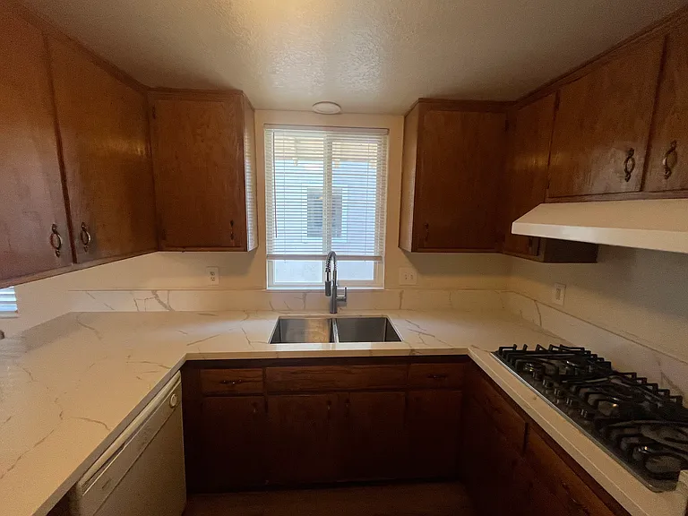 1961 Evergreen St #1965 — Photo 5