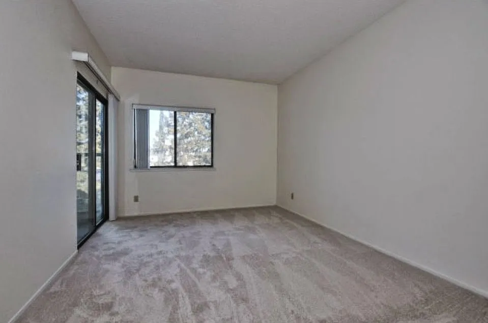 2 bed, 1310 sqft, $3,600 — Photo 2