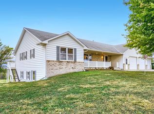 7030 Dahlgren Rd, Chaska, MN 55318