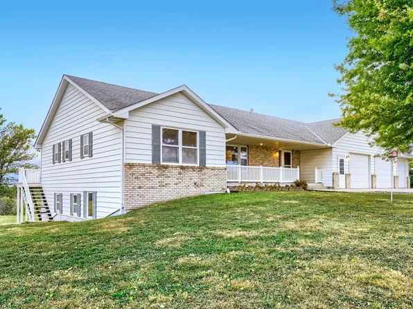 7030 Dahlgren Rd, Chaska, MN 55318