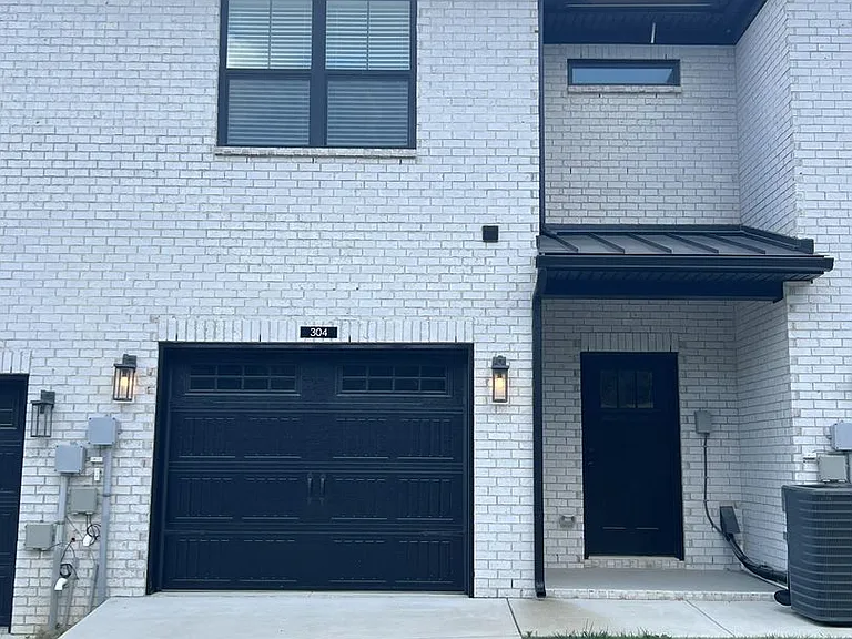 304 Lynwood Station Blvd — Photo 4
