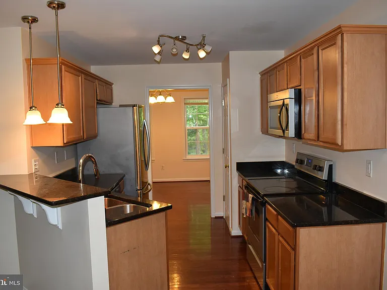 4623 Lakeview Pkwy — Photo 4