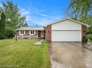 10685 Bigelow Rd, Davisburg, MI 48350