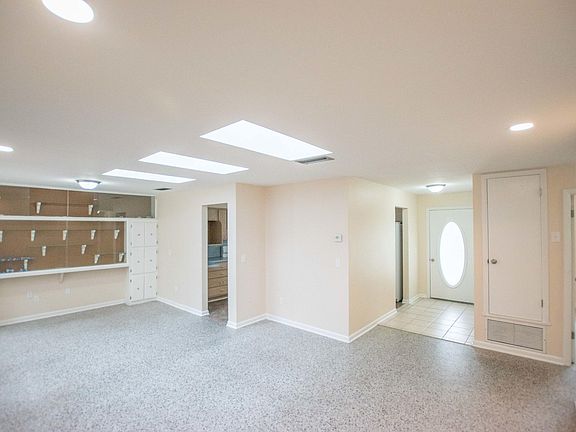 5th image of 3432 Mogul Ave