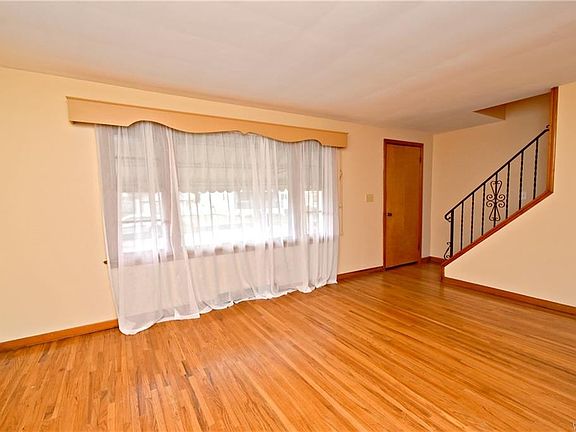 3rd image of 61 Dwyer St