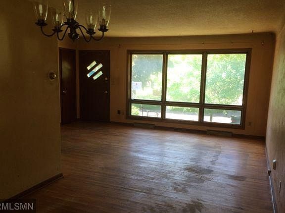 3rd image of 1681 Louise Ave